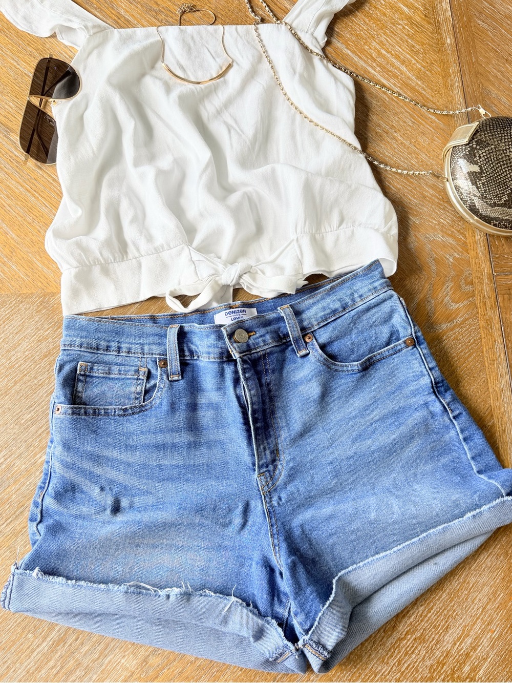 Denizen by Levi’s Medium Wash High Rise Mom Shorts Size 6 Vintage-Inspired Denim